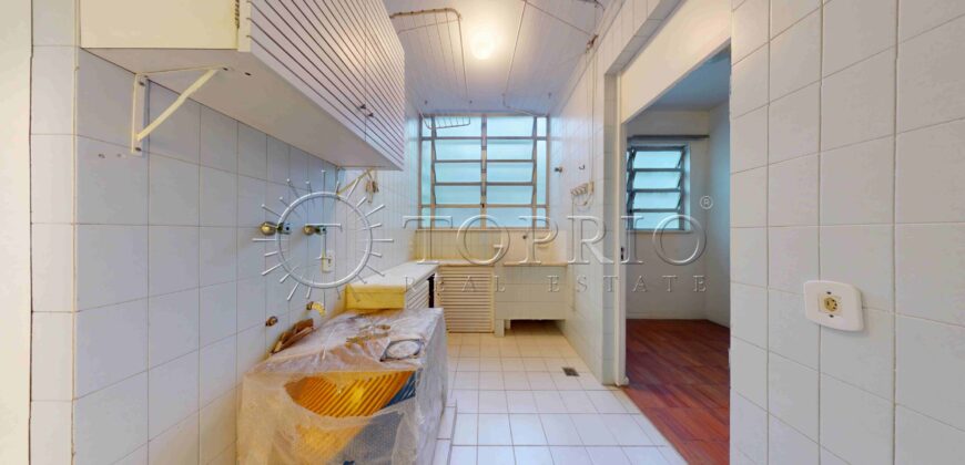 Cobertura duplex à venda no Leblon, na quadra da praia, com 259 m²