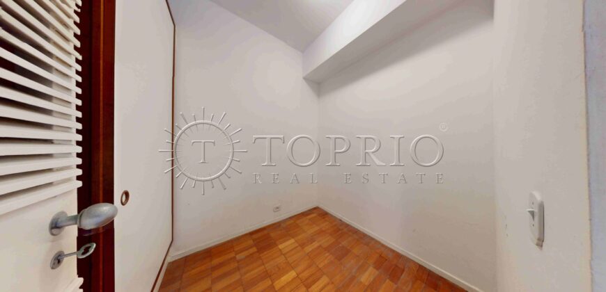 Cobertura duplex à venda no Leblon, na quadra da praia, com 259 m²