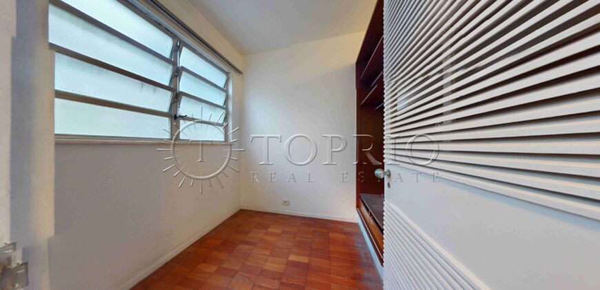 Cobertura duplex à venda no Leblon, na quadra da praia, com 259 m²