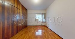 Cobertura duplex à venda no Leblon, na quadra da praia, com 259 m²