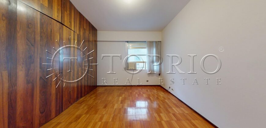 Cobertura duplex à venda no Leblon, na quadra da praia, com 259 m²