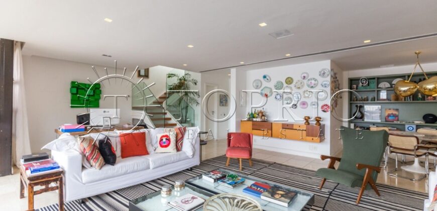 Excelente Cobertura duplex na Av. Borges de Medeiros.