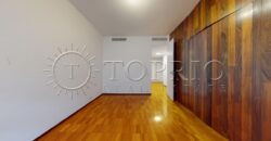 Cobertura duplex à venda no Leblon, na quadra da praia, com 259 m²