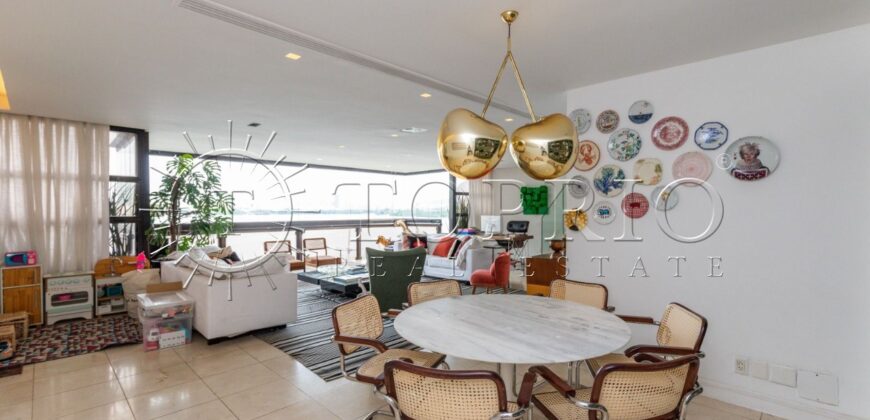 Excelente Cobertura duplex na Av. Borges de Medeiros.