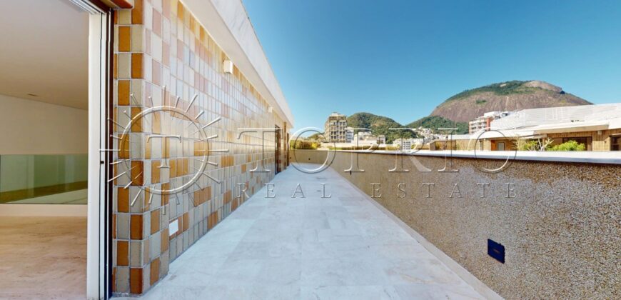Cobertura Duplex na Quadra da Praia do Leblon – 498m²