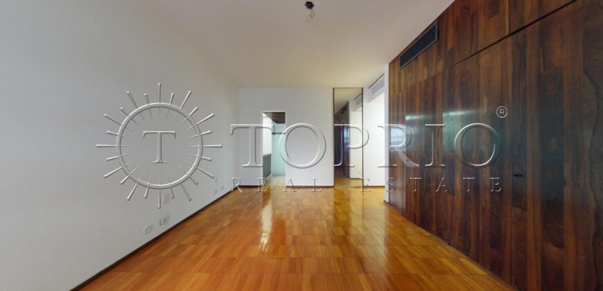 Cobertura duplex à venda no Leblon, na quadra da praia, com 259 m²