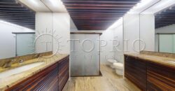 Cobertura duplex à venda no Leblon, na quadra da praia, com 259 m²