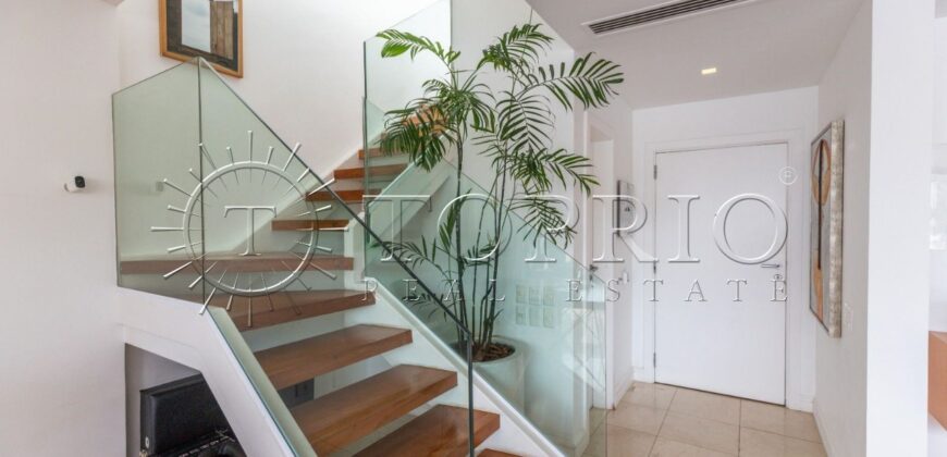 Excelente Cobertura duplex na Av. Borges de Medeiros.