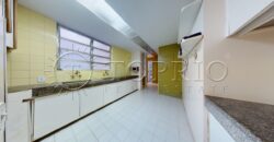 Cobertura duplex à venda no Leblon, na quadra da praia, com 259 m²