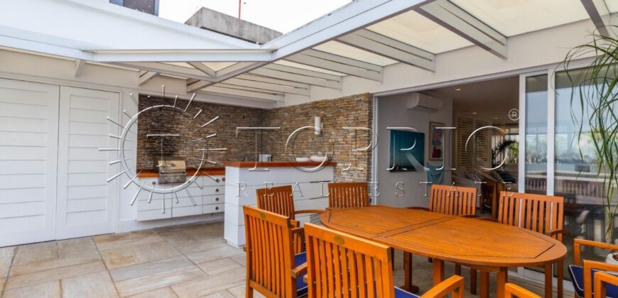 Excelente Cobertura duplex na Av. Borges de Medeiros.