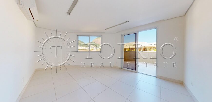 Cobertura Duplex na Quadra da Praia do Leblon – 498m²