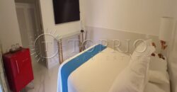 Com uma localização privilegiada à beira mar, em frente à Ilha da Gipóia em Angra dos Reis