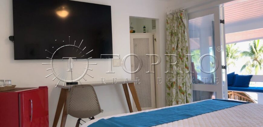 Com uma localização privilegiada à beira mar, em frente à Ilha da Gipóia em Angra dos Reis