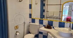 Com uma localização privilegiada à beira mar, em frente à Ilha da Gipóia em Angra dos Reis