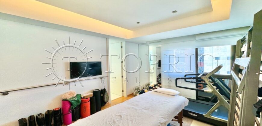 Na primeira quadra da praia, em uma das ruas mais icônicas de Ipanema, este apartamento de 250 m²