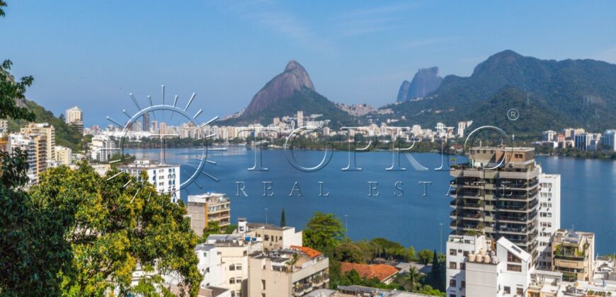 Espetacular apartamento em condomínio fechado na Lagoa Rodrigo de Freitas.