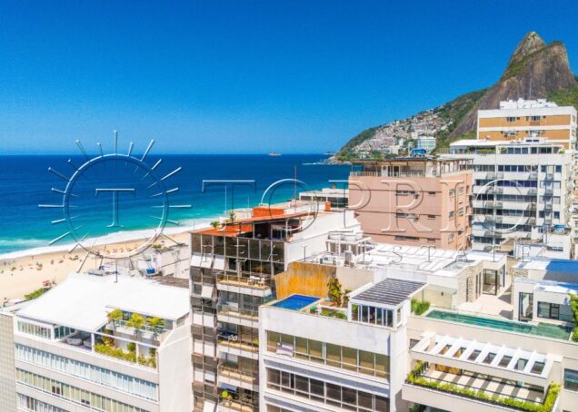 Cobertura Triplex Exclusiva na Av. Borges de Medeiros | 746 m² | Vista Cinematográfica