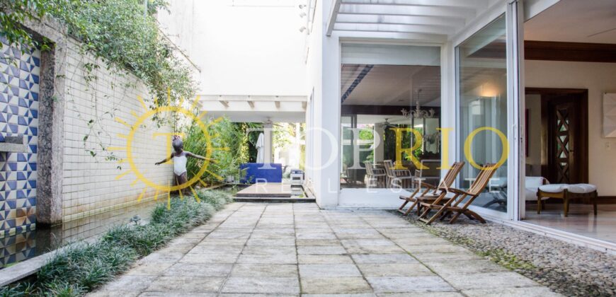 Magnífica Casa com 1.360 m² de Área Construída