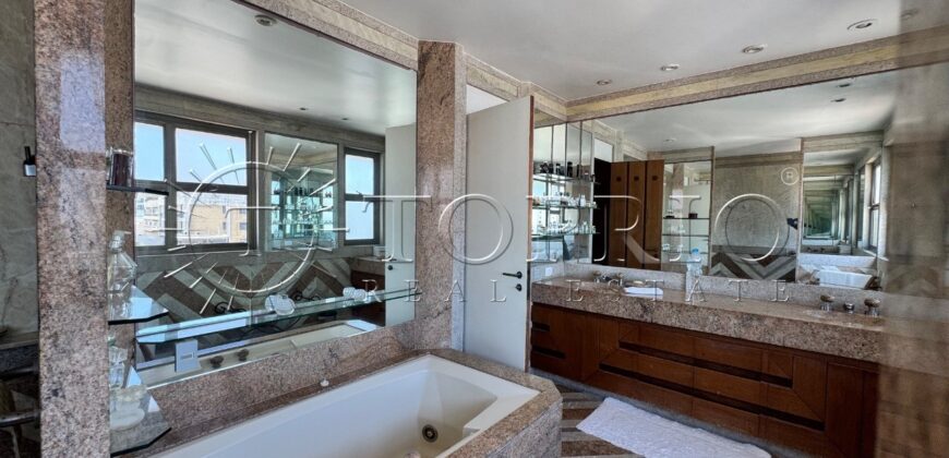 Apartamento em andar alto de 373 m² na Avenida Vieira Souto