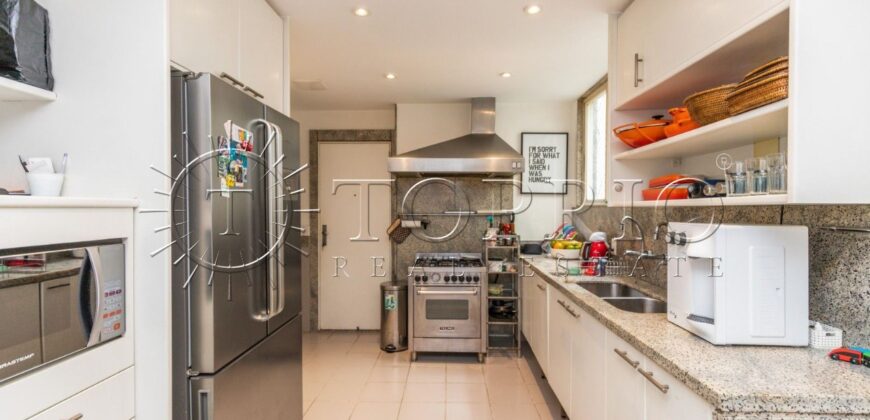 Excelente Cobertura duplex na Av. Borges de Medeiros.