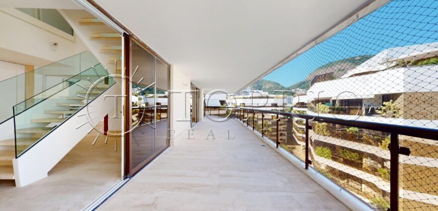 Cobertura Duplex na Quadra da Praia do Leblon – 498m²