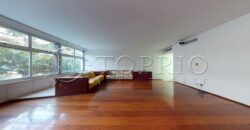 Cobertura duplex à venda no Leblon, na quadra da praia, com 259 m²