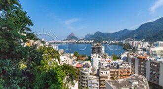 Espetacular apartamento em condomínio fechado na Lagoa Rodrigo de Freitas.