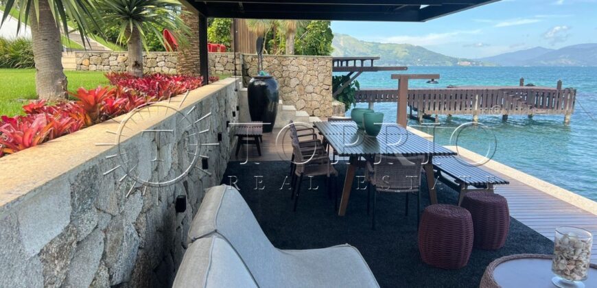 Excelente Casa em Mombaça – Angra dos Reis – Frente para o Mar