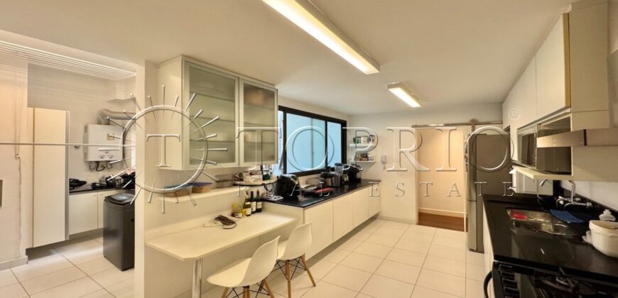 Luxo na Quadra da Praia do Leblon Vista Mar e Dois Irmãos Viva no melhor do Leblon!