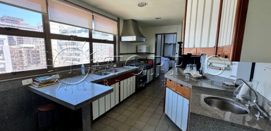 Apartamento em andar alto de 373 m² na Avenida Vieira Souto