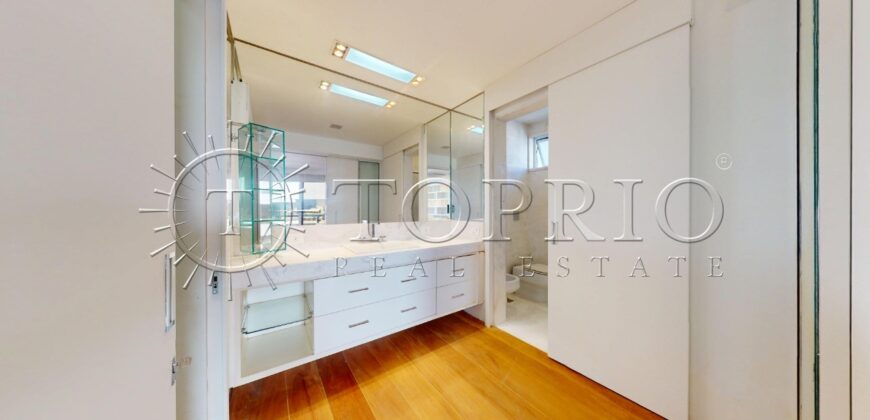 Cobertura Duplex na Quadra da Praia do Leblon – 498m²