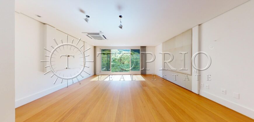 Cobertura Duplex na Quadra da Praia do Leblon – 498m²