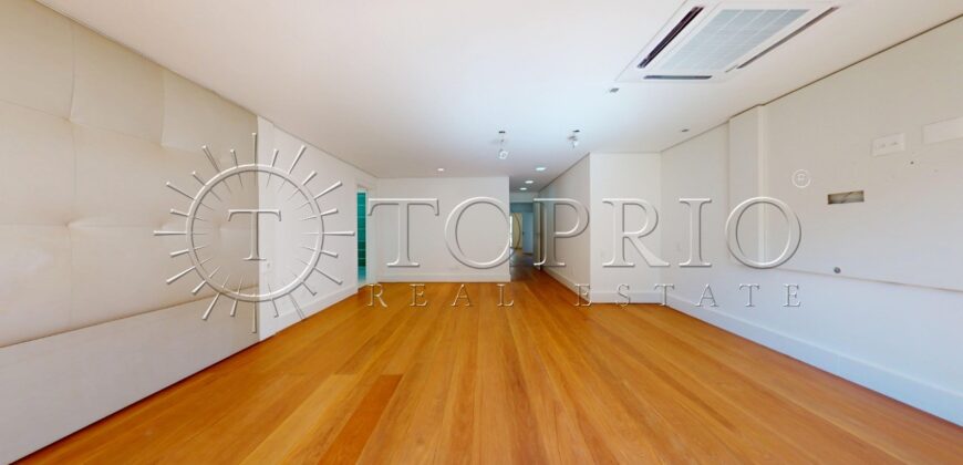 Cobertura Duplex na Quadra da Praia do Leblon – 498m²