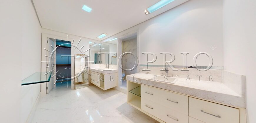 Cobertura Duplex na Quadra da Praia do Leblon – 498m²