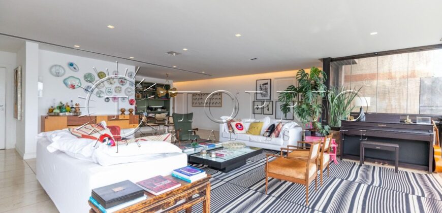 Excelente Cobertura duplex na Av. Borges de Medeiros.