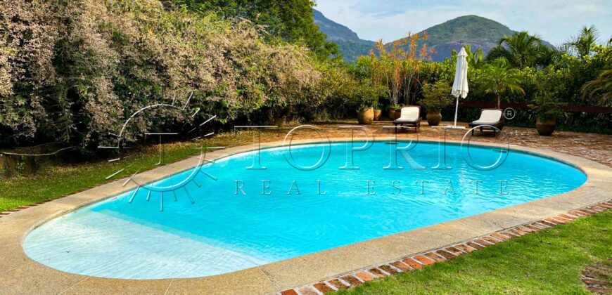 Extraordinária mansão no prestigiado Condomínio Greenwood – Itanhangá.