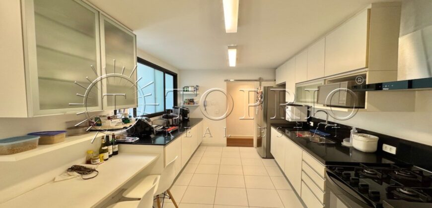 Luxo na Quadra da Praia do Leblon Vista Mar e Dois Irmãos Viva no melhor do Leblon!