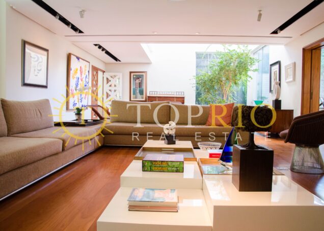 Magnífica Casa com 1.360 m² de Área Construída