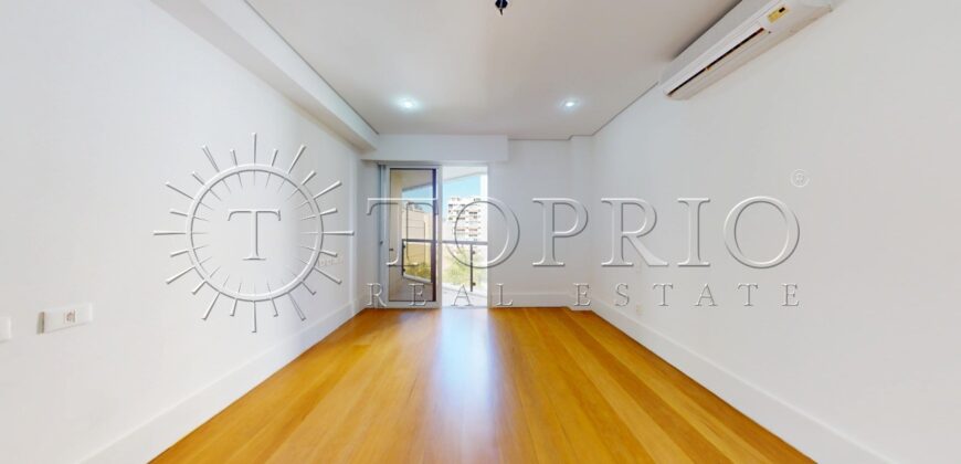 Cobertura Duplex na Quadra da Praia do Leblon – 498m²