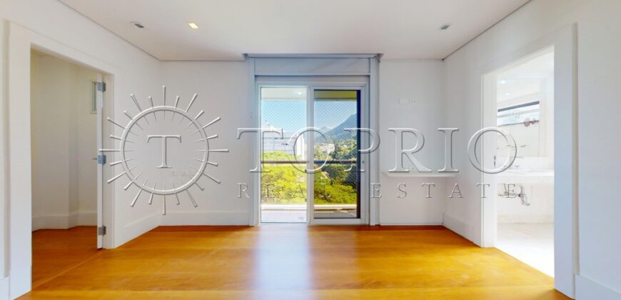 Cobertura Duplex na Quadra da Praia do Leblon – 498m²