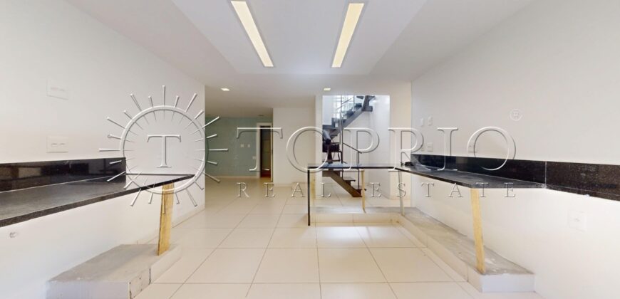 Cobertura Duplex na Quadra da Praia do Leblon – 498m²