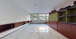 Cobertura duplex à venda no Leblon, na quadra da praia, com 259 m²