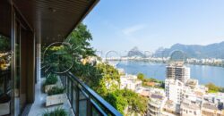 Espetacular apartamento em condomínio fechado na Lagoa Rodrigo de Freitas.