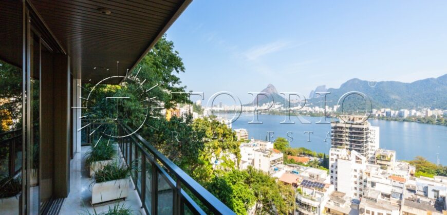 Espetacular apartamento em condomínio fechado na Lagoa Rodrigo de Freitas.
