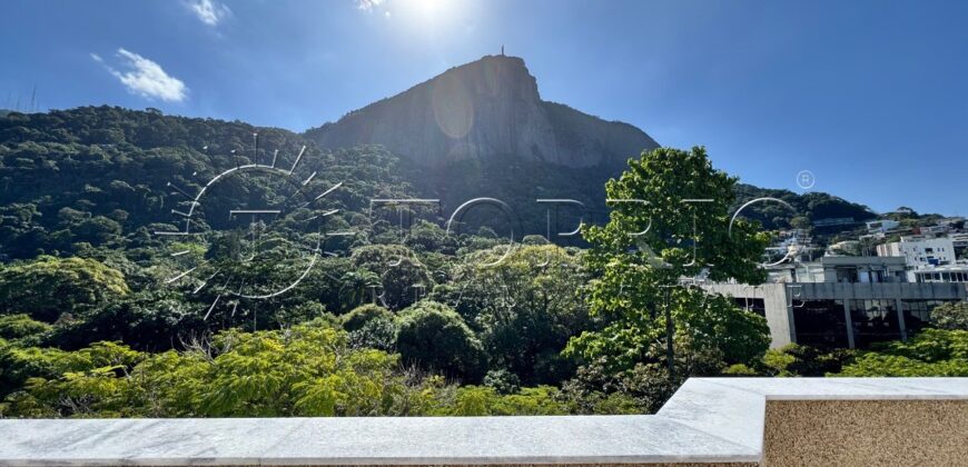 Cobertura Duplex na Quadra da Praia do Leblon – 498m²