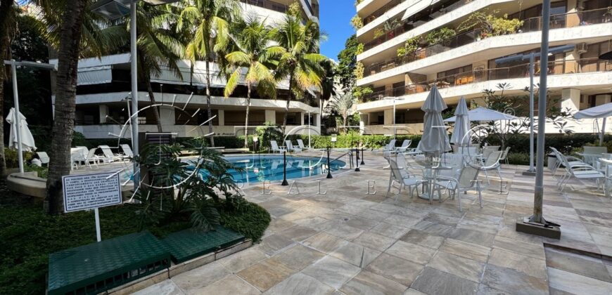 Cobertura Duplex na Quadra da Praia do Leblon – 498m²