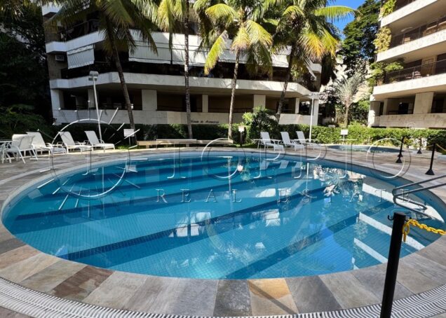 Cobertura Duplex na Quadra da Praia do Leblon – 498m²