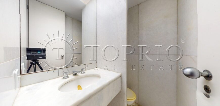 Cobertura duplex à venda no Leblon, na quadra da praia, com 259 m²