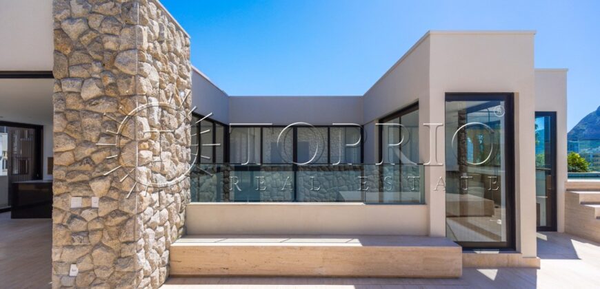 Cobertura Triplex Exclusiva na Av. Borges de Medeiros | 746 m² | Vista Cinematográfica