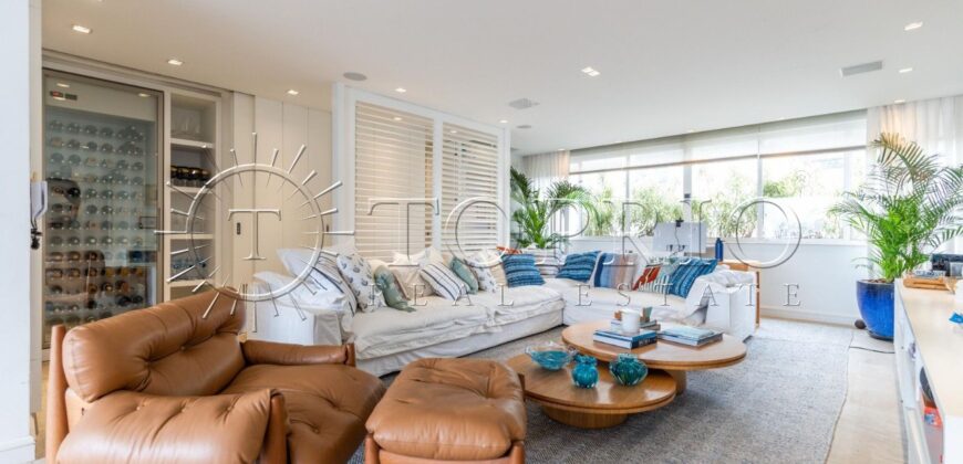 Excelente Cobertura duplex na Av. Borges de Medeiros.